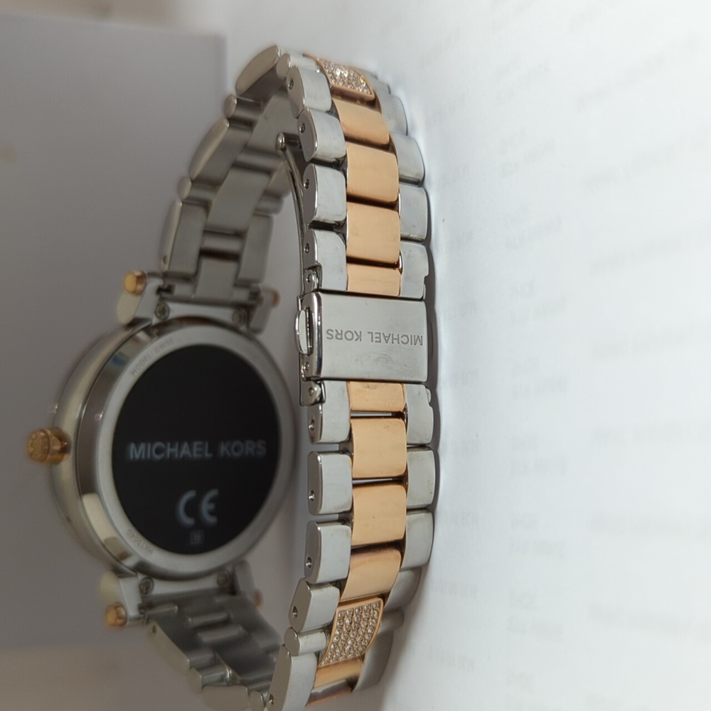 New & Authentic Michael Kors Smart watch Rose Gold/Silver - Picture 5 of 15